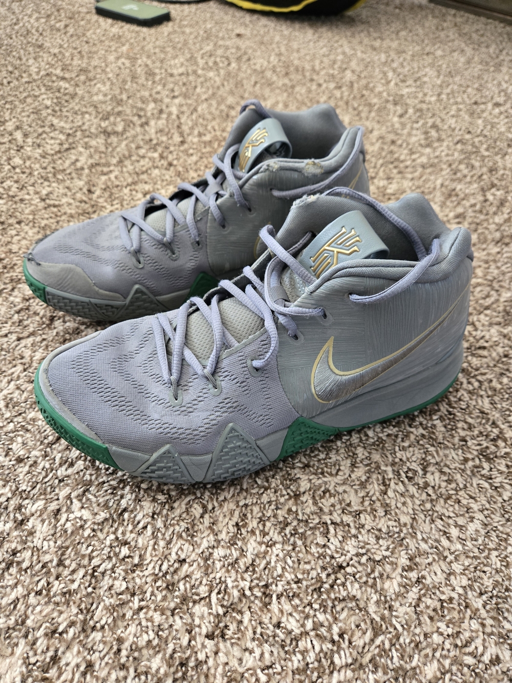 Nike Kyrie 4 City Guardians Men’s Basketball Mid-Top Lace Up Size 9